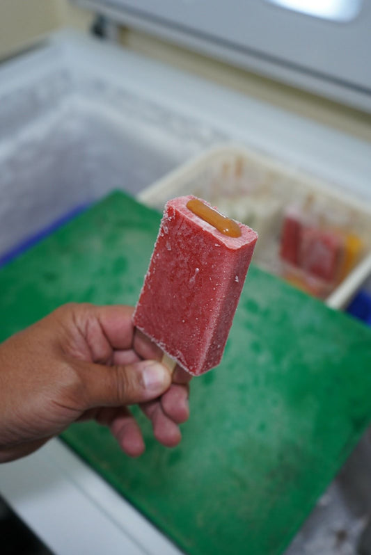 Paleta de Fresa Rellena de Dulce de Leche