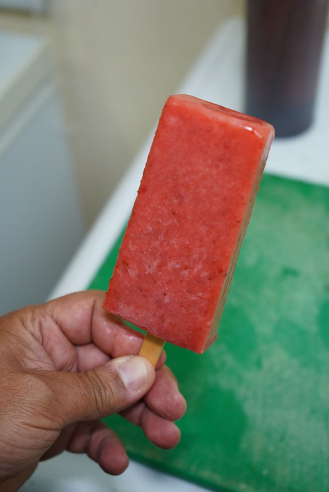 Paleta de Fresa Rellena de Dulce de Leche